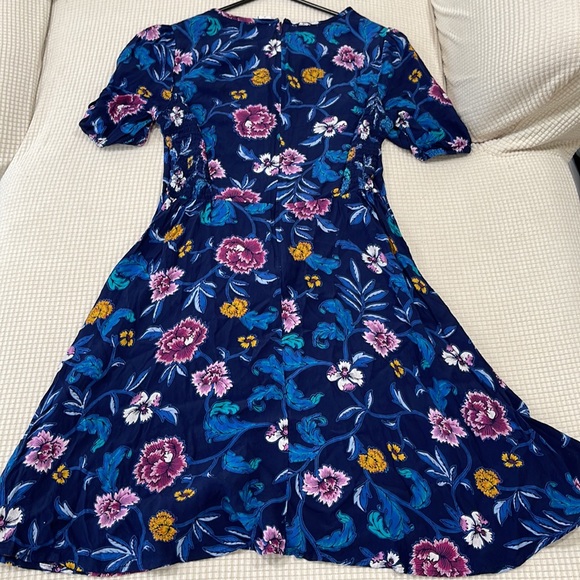 Beautiful dress - Picture 3 of 3